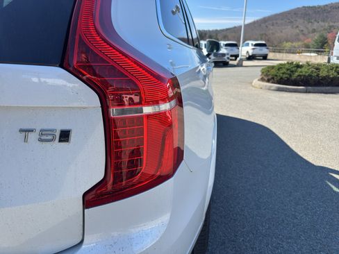 Used 2022 Volvo XC90 T5 Momentum w/ Advanced Package image 7