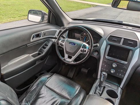 Used 2013 Ford Explorer XLT AWD/4WD image 27