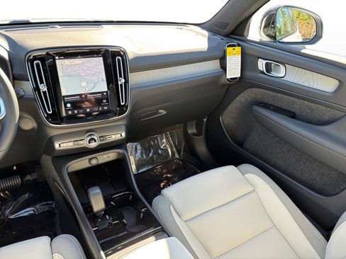 New 2026 Volvo EX40 Plus w/ Climate Package image 9