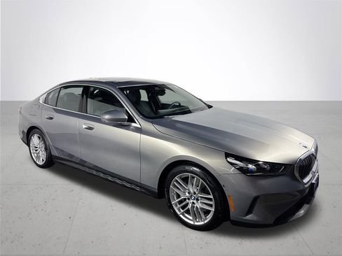 Used 2024 BMW 530i xDrive w/ Premium Package image 4