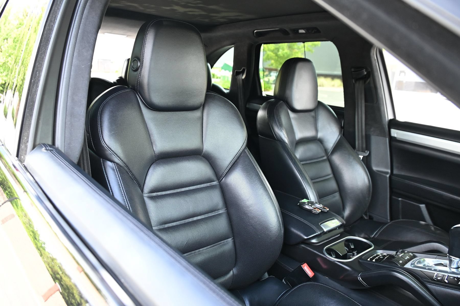 Used 2015 Porsche Cayenne Turbo AWD/4WD image 11