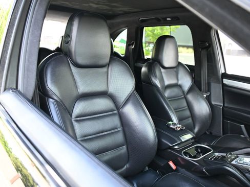 Used 2015 Porsche Cayenne Turbo AWD/4WD image 11
