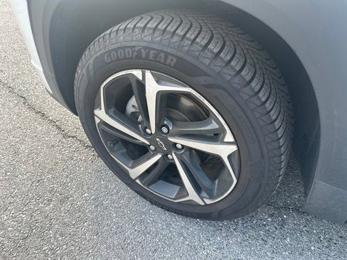 Used 2023 Chevrolet TrailBlazer RS w/ Convenience Package AWD/4WD image 9
