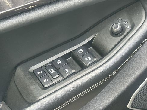 Used 2021 Jeep Grand Cherokee L Laredo w/ Luxury Tech Group I image 15