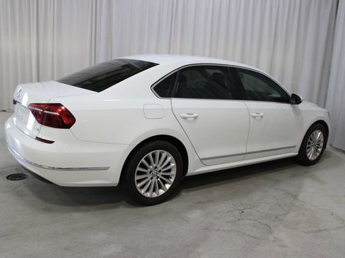 Used 2017 Volkswagen Passat 1.8T SE FWD image 30