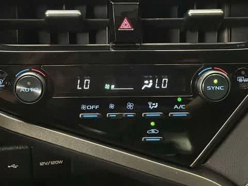 Used 2023 Toyota Camry SE w/ Cold Weather Package FWD image 20