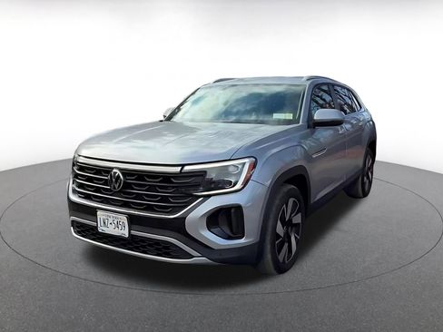 Used 2025 Volkswagen Atlas Cross Sport SE image 7