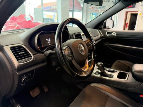 Used 2021 Jeep Grand Cherokee Laredo X AWD/4WD image 26