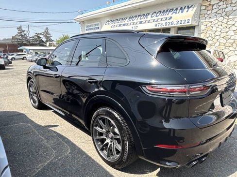 Used 2019 Porsche Cayenne Turbo w/ Sportdesign Package image 8