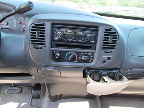 Used 2002 Ford F150 XLT RWD image 39