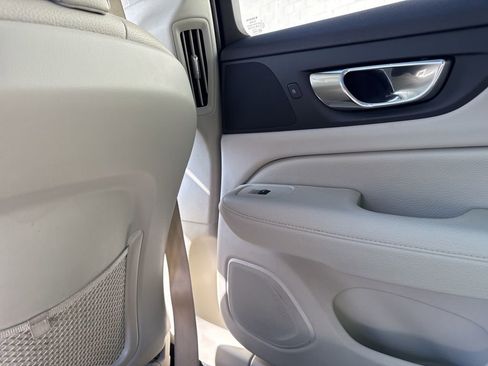 Used 2020 Volvo V60 T5 Cross Country image 17