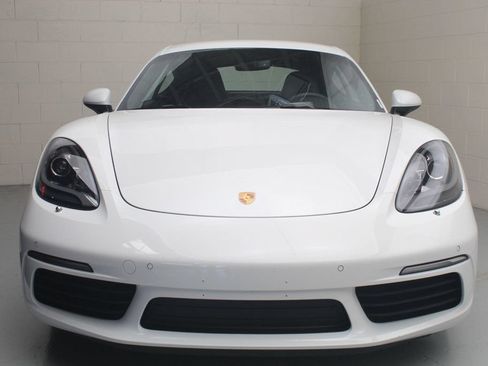Used 2022 Porsche 718 Cayman RWD image 9