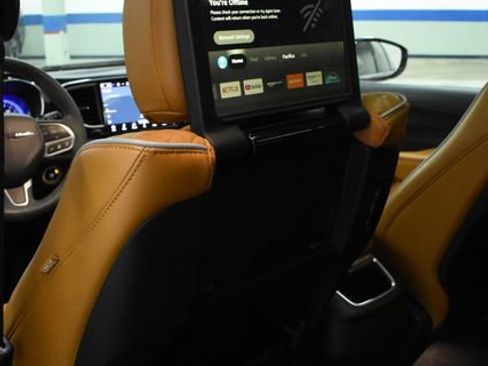 Used 2022 Chrysler Pacifica Pinnacle image 34