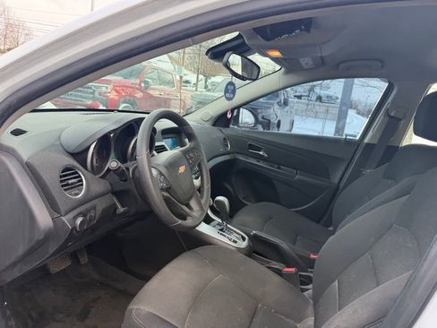 Used 2016 Chevrolet Cruze LT image 9