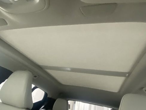 Used 2025 Volvo XC40 B5 Plus w/ Protection Package Premier image 28