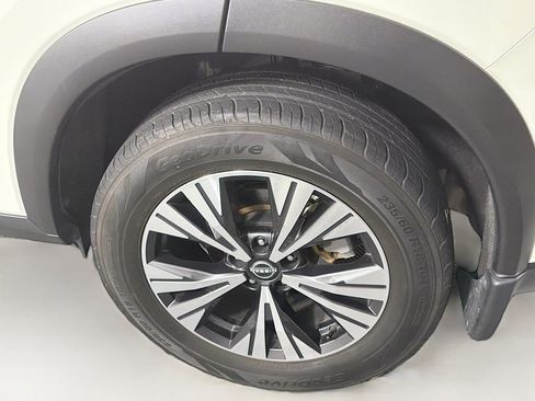 Used 2022 Nissan Rogue SV w/ SV Premium Package FWD image 11