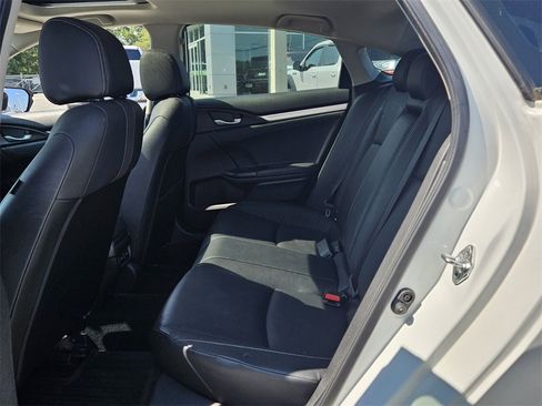 Used 2019 Honda Civic Touring image 4