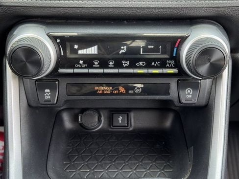 Used 2022 Toyota RAV4 LE AWD/4WD image 19