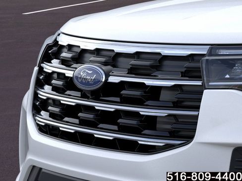 Used 2025 Ford Explorer Active AWD/4WD image 18