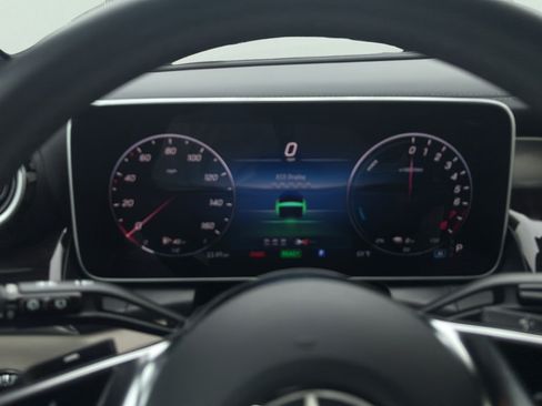 Used 2025 Mercedes-Benz GLC 350e 4MATIC image 14