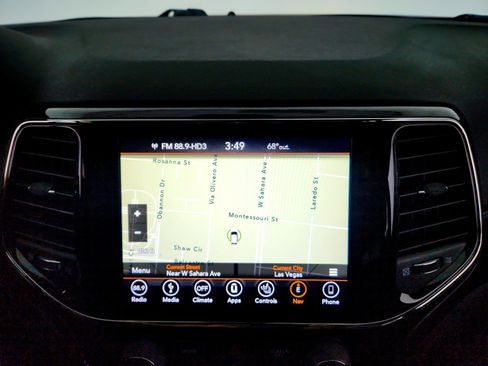 Used 2019 Jeep Grand Cherokee Altitude image 26