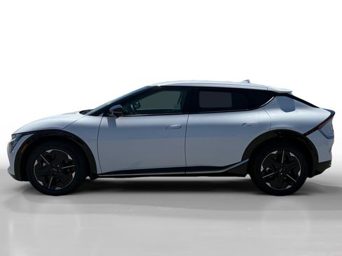 New 2026 Kia EV6 Wind RWD image 2