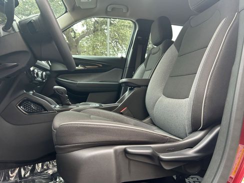 Used 2025 Chevrolet TrailBlazer LT image 25