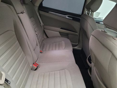 Used 2020 Ford Fusion SE FWD image 19