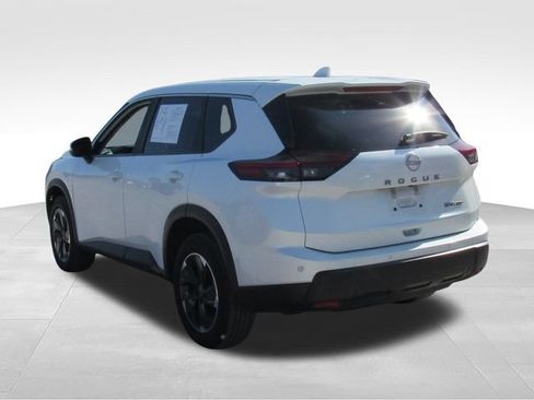 Used 2024 Nissan Rogue SV AWD/4WD image 9