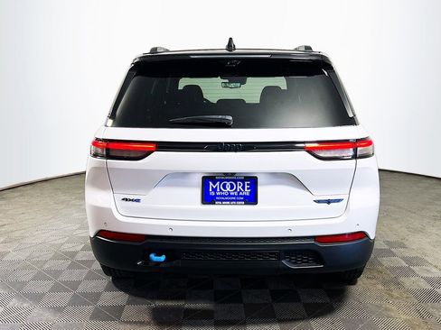 Used 2022 Jeep Grand Cherokee Trailhawk w/ Advanced Protech Group II AWD/4WD image 6