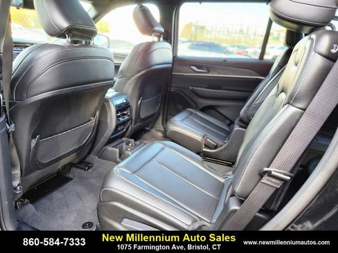 Used 2024 Jeep Grand Cherokee L Limited w/ Luxury Tech Group II image 16