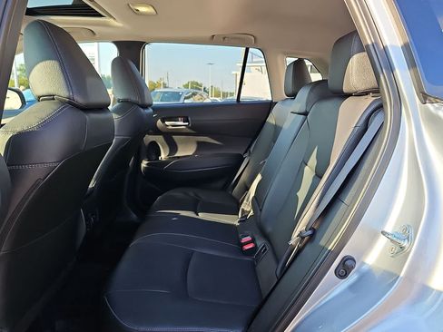 Used 2025 Toyota Corolla Cross XLE w/ Convenience Package AWD/4WD image 30