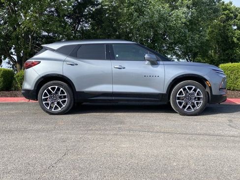 Used 2025 Chevrolet Blazer RS FWD image 2