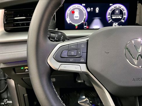 Used 2025 Volkswagen Tiguan SE w/ Panoramic Sunroof Package image 21