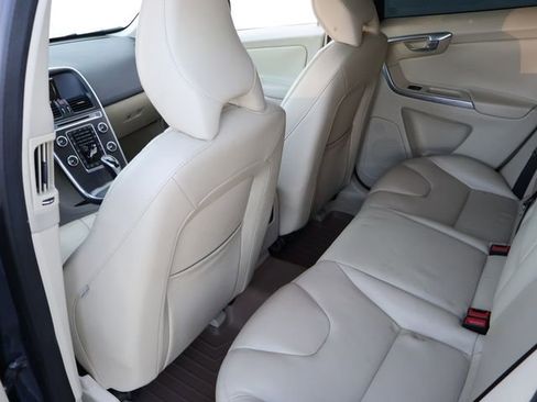 Used 2015 Volvo XC60 T5 Premier w/ Proximity Package image 11