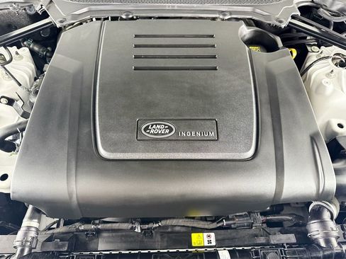 Used 2024 Land Rover Discovery S image 26