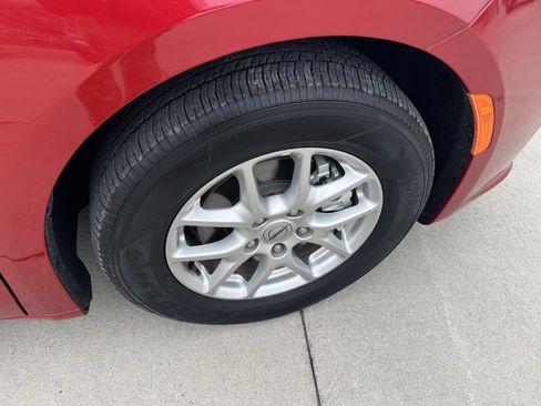 Used 2025 Chrysler Pacifica Select image 8