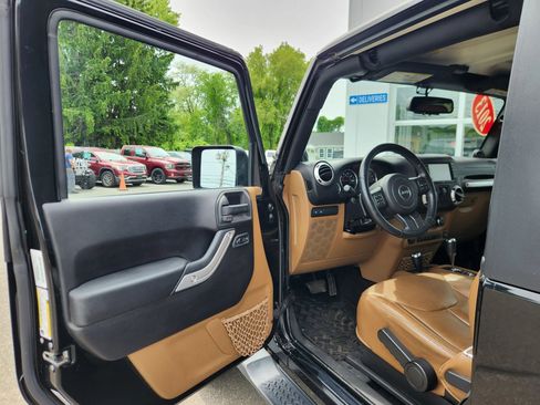Used 2013 Jeep Wrangler Rubicon w/ Dual Top Group AWD/4WD image 18