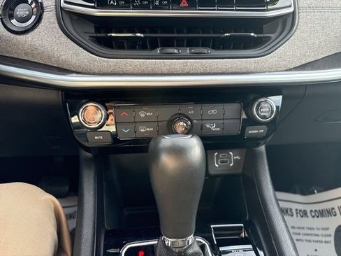 Used 2024 Jeep Compass Latitude image 20