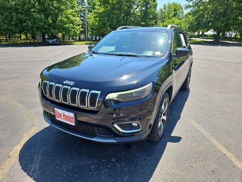Used 2019 Jeep Cherokee Limited AWD/4WD image 2