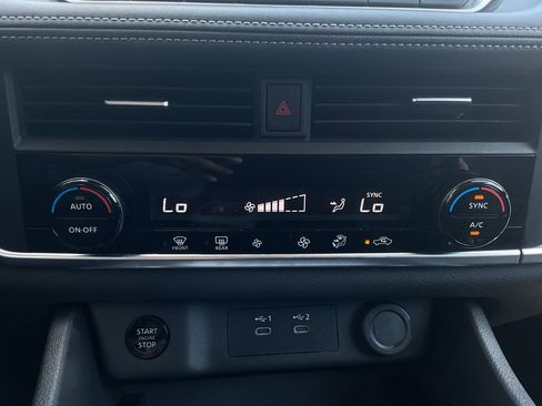 Used 2025 Nissan Rogue SV FWD image 24