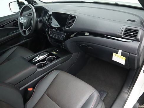 Used 2024 Honda Passport Black Edition image 18