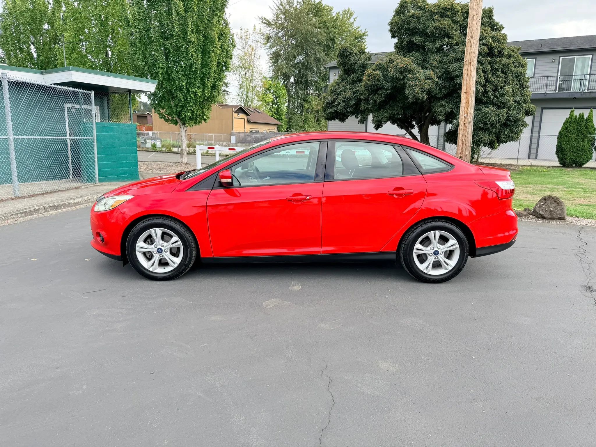 Used 2014 Ford Focus SE FWD image 2
