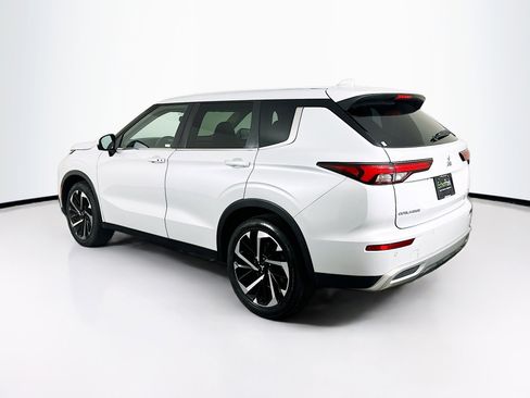 Used 2024 Mitsubishi Outlander SE image 5