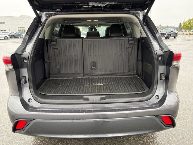Used 2024 Toyota Highlander Limited AWD/4WD image 23