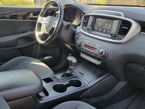 Used 2020 Kia Sorento S FWD image 10