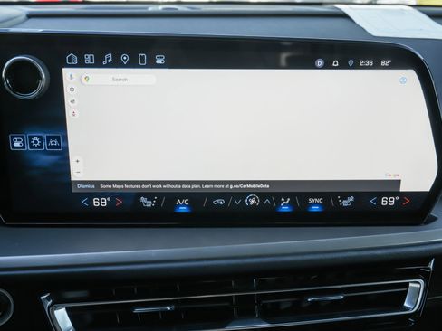 Used 2024 Chevrolet Traverse LT image 13