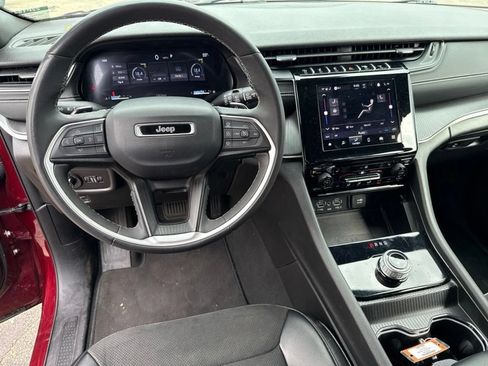 Used 2024 Jeep Grand Cherokee Altitude AWD/4WD image 15