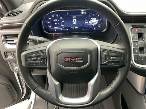 Used 2023 GMC Yukon XL SLE image 14