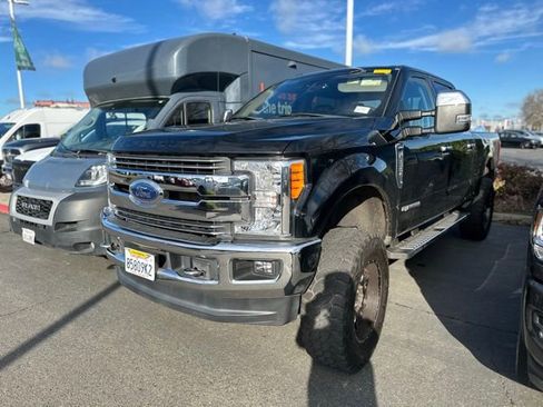 Used 2017 Ford F250 Lariat w/ Lariat Ultimate Package image 3